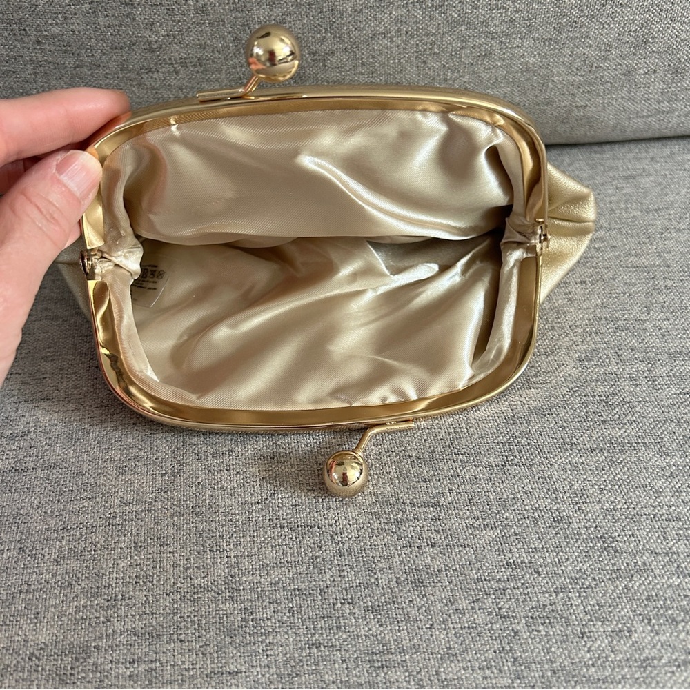 NWOT Marc Jacobs Gold Cosmetic Bag - Picture 4 of 4